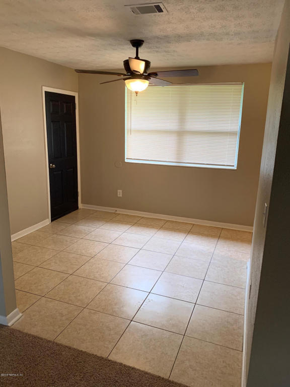 Building Photo - 3BR Westside Home Close to NAS Jax & Cecil Field