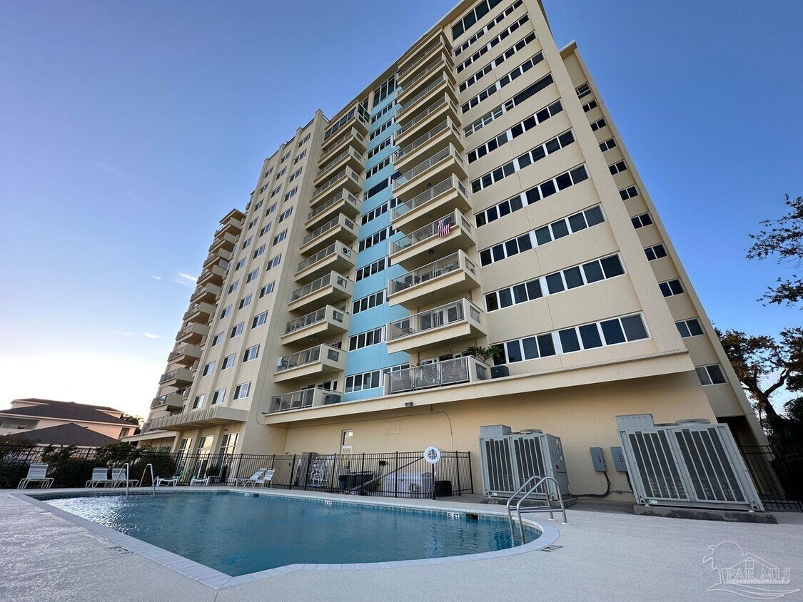 Primary Photo - 825 Bayshore Dr