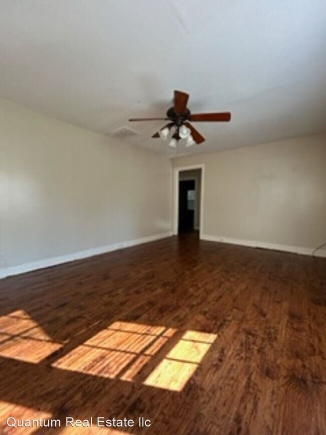 Building Photo - 3 br, 1 bath House - 410 N 23rd ST.