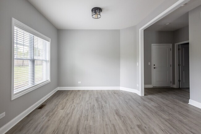 Building Photo - 532 N Woodland Ct