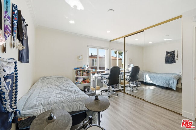 Building Photo - 3442 Del Amo Blvd