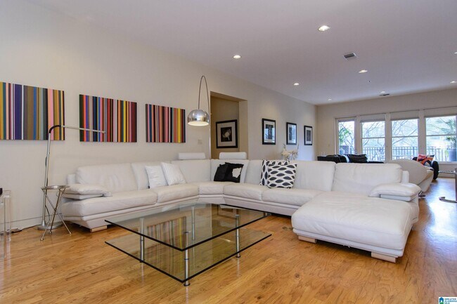 Building Photo - 521 Olde English Ln