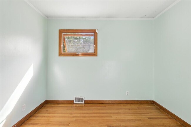 Foto del edificio - 18 Maplewood Dr