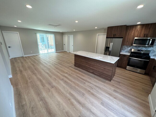 Foto del edificio - Fully Renovated in 2023!! 4BD/2BA on Tipton