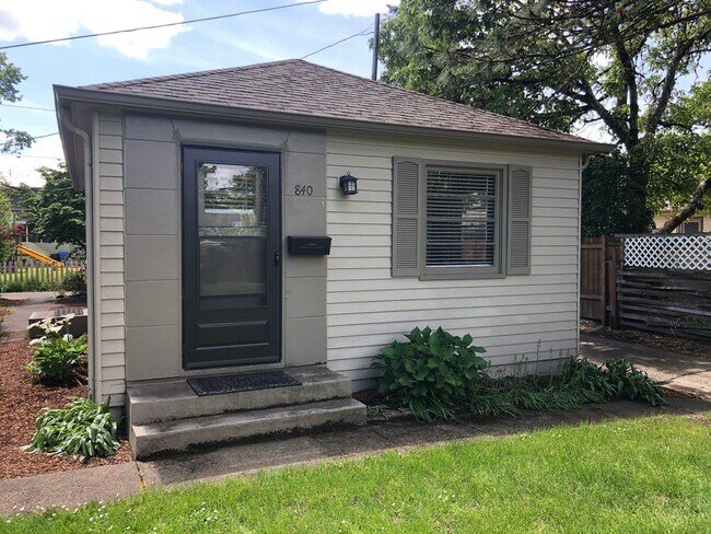 Foto del edificio - One Bedroom Cottage in the Heart of Salem