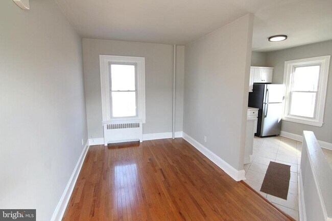 Building Photo - 66 E 4th St