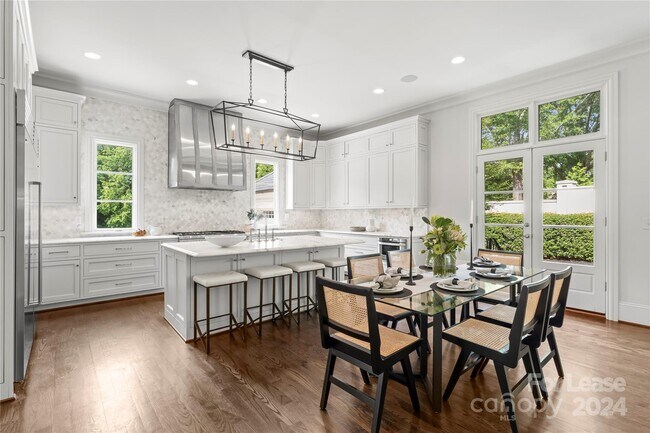 Foto del edificio - 8411 Double Eagle Gate Way