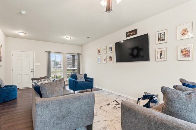 Foto del edificio - 3023 Narrow Stream Way