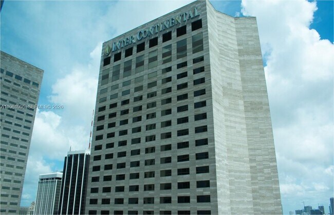 Foto del edificio - 335 S Biscayne Blvd