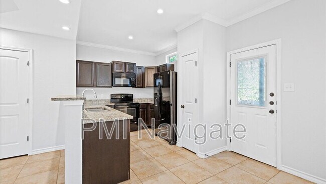 Foto del edificio - 6962 Lakeview Dr.