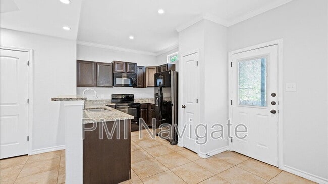 Building Photo - 6962 Lakeview Dr.