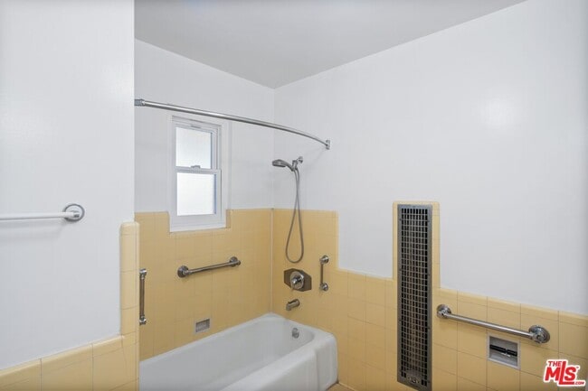 Building Photo - 4105 Irving Pl