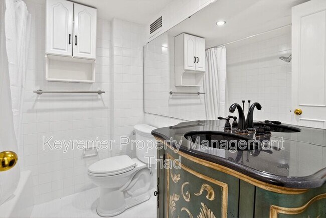 Foto del edificio - 1101 N Elm St