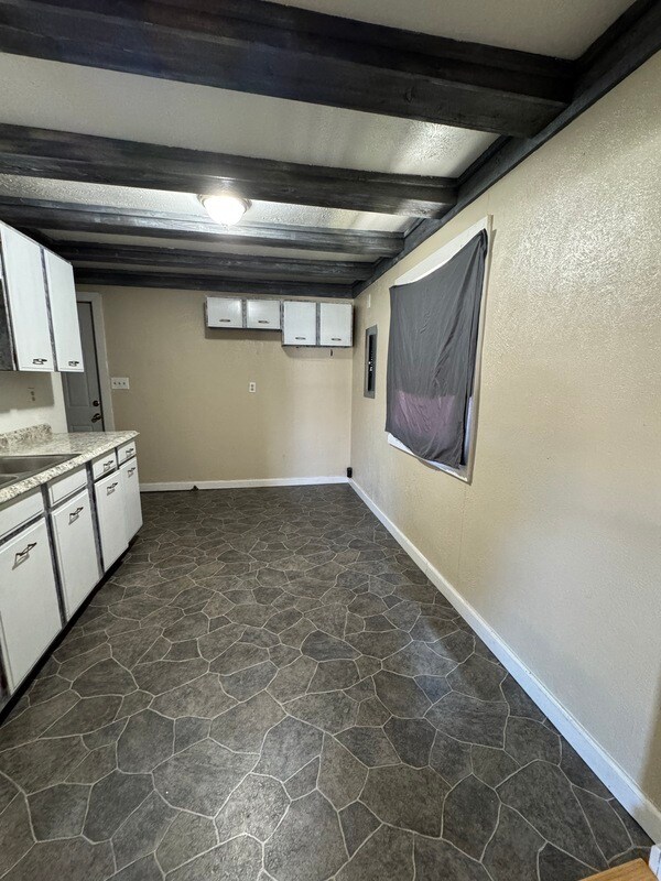 Foto del edificio - 1221 Waldman Ave