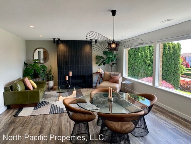 Building Photo - 4 br, 3.5 bath House - 2468 42nd Ave W