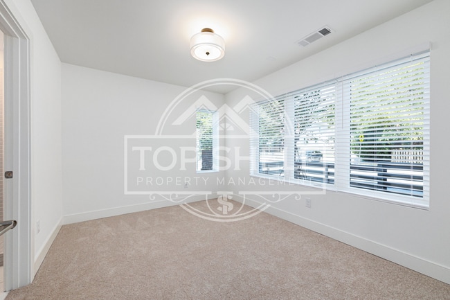 Foto del edificio - 1540 Millwood Pl