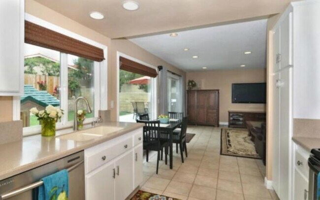 Building Photo - 2374 San Joaquin Ct