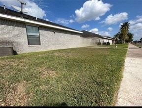 Building Photo - 1503 E Coyote St