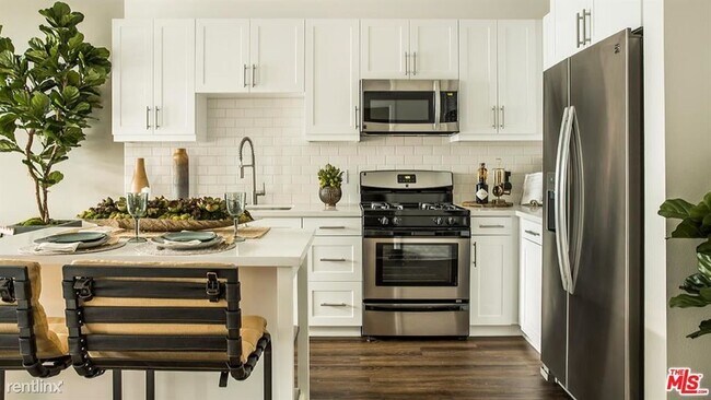 Building Photo - 2 br, 2 bath House - 5901 Center Dr Apt 568