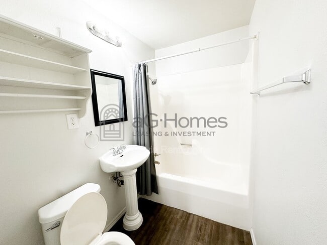 Foto del edificio - 5617 N Donald Ave