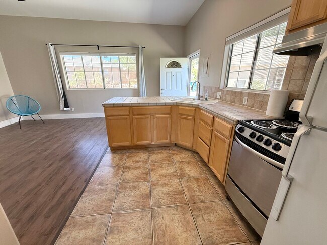 Building Photo - 1/BD 1/BA COZY CASITA W/ UTILITIES INCLUDED