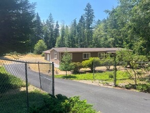 Building Photo - 1052 SE Deep Lake Rd