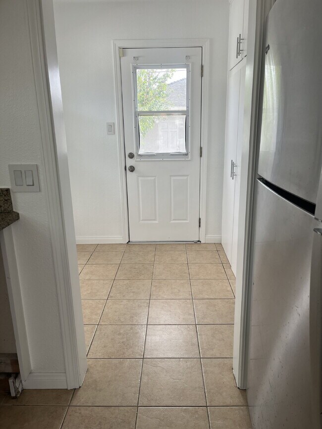 Foto del edificio - "Charming 2-Bedroom Retreat on Douglas Ave...