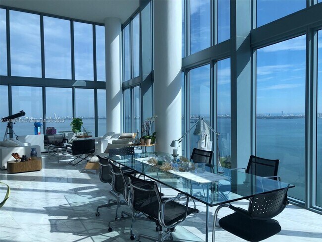 Foto del edificio - 601 NE 36th St