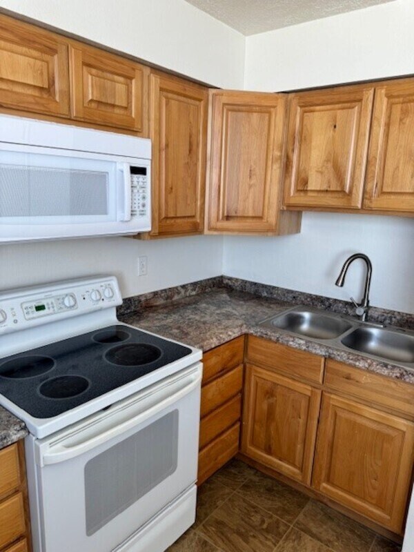 Building Photo - 558 N 800 E