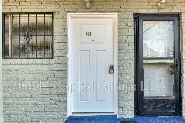 Building Photo - 2408 Meyers St