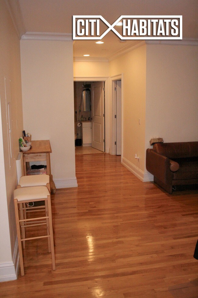 Building Photo - 261 W 112th St