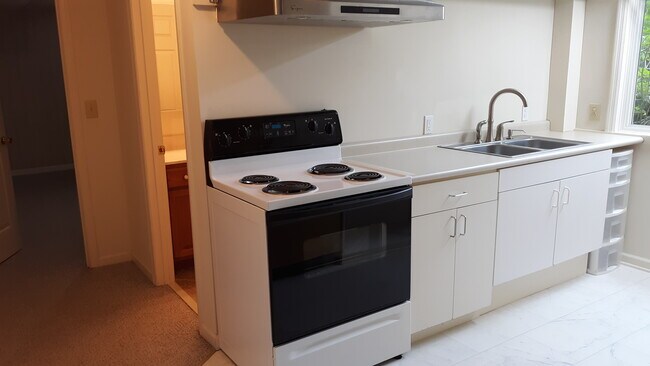 Building Photo - 4522 Laurelwood Dr