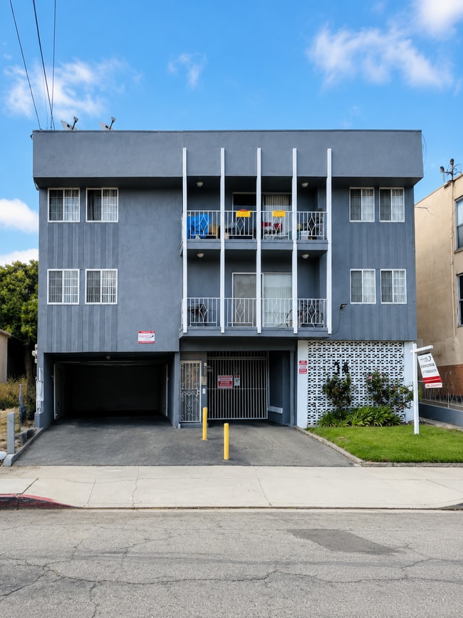 Building Photo - 347 E. Plymouth Inglewood, CA 90302