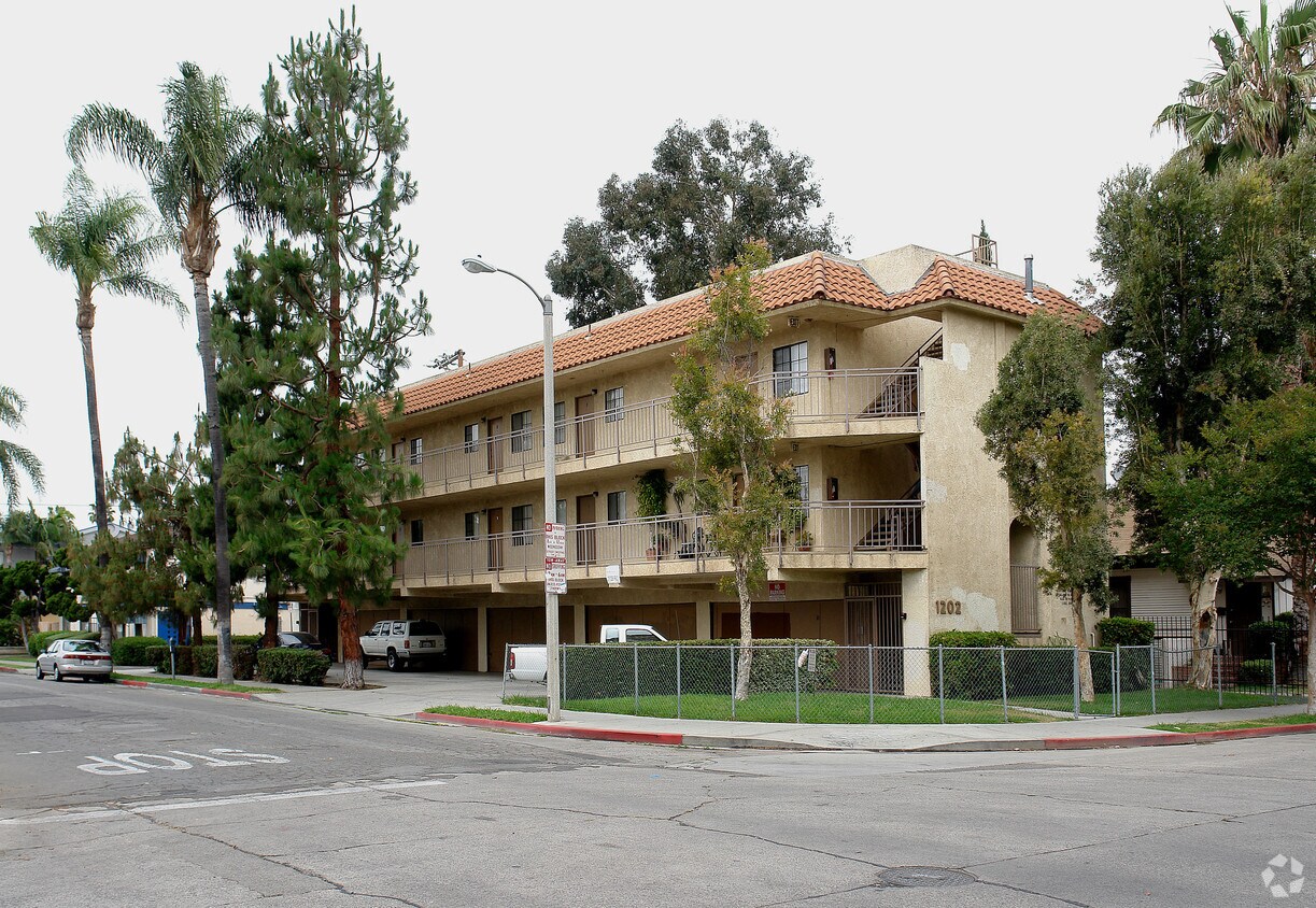 Primary Photo - 1202 N Van Ness Ave