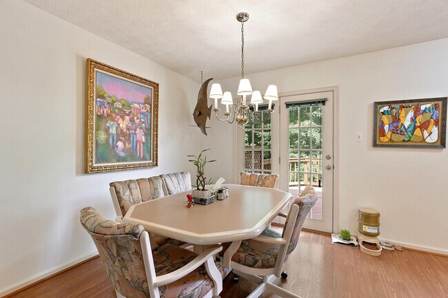 Building Photo - 401 Woodhill Dr
