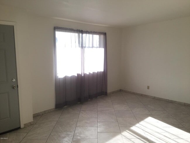 Building Photo - 410 3rd St