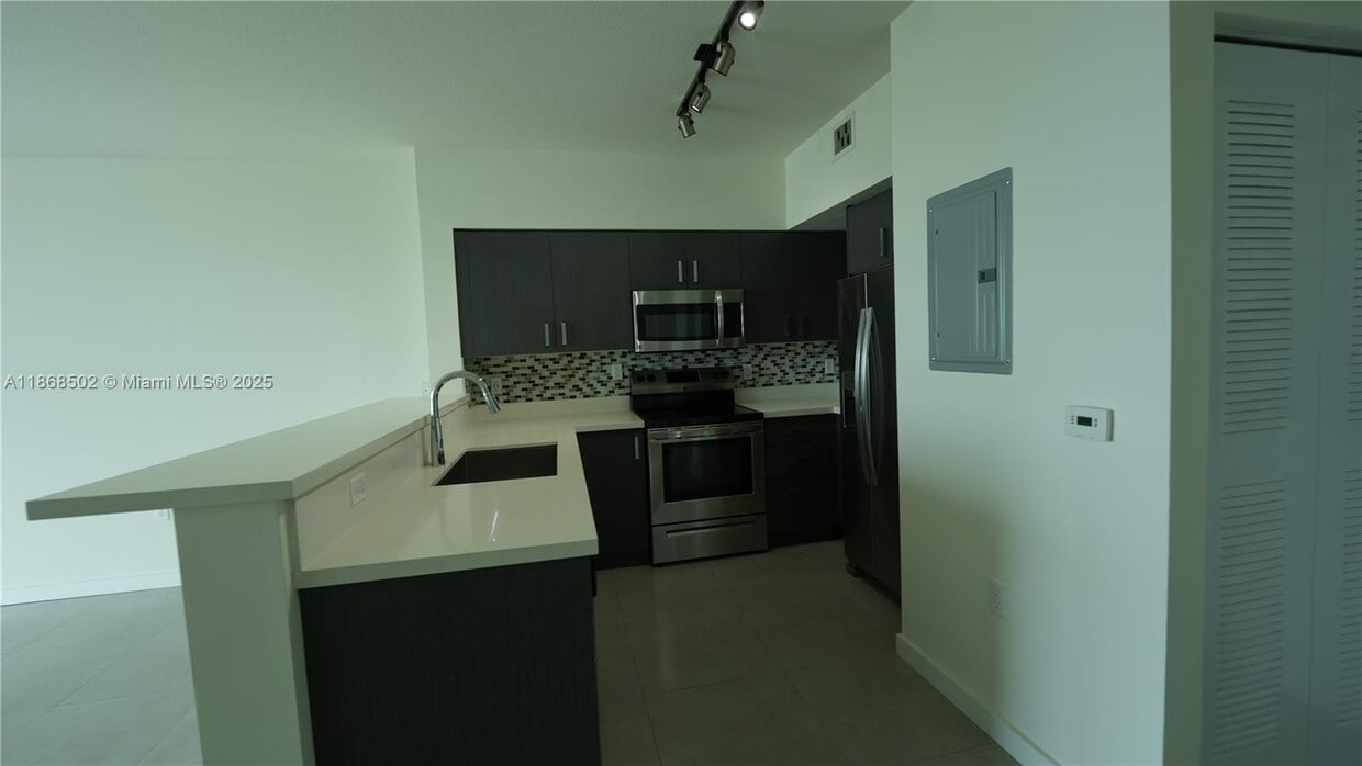 Foto principal - 729 NW 2nd St