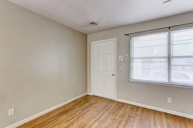 Building Photo - Spacious 3-Bedroom Home with a Fenced Yard...