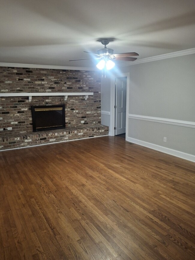 Building Photo - 4 Bedroom 3.5 bath