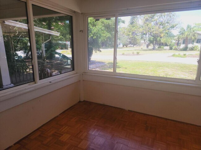 Foto del edificio - 2207 Florida Ave S