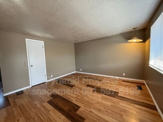 Building Photo - 1495 S 200 E