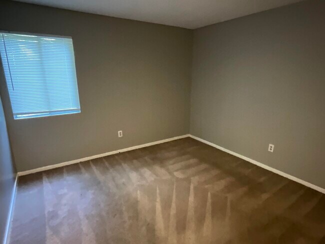 Building Photo - 4635 Buffer Dr