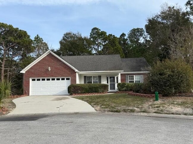 Foto del edificio - Charming 3 BR/2 BA Home with 2-Car Garage