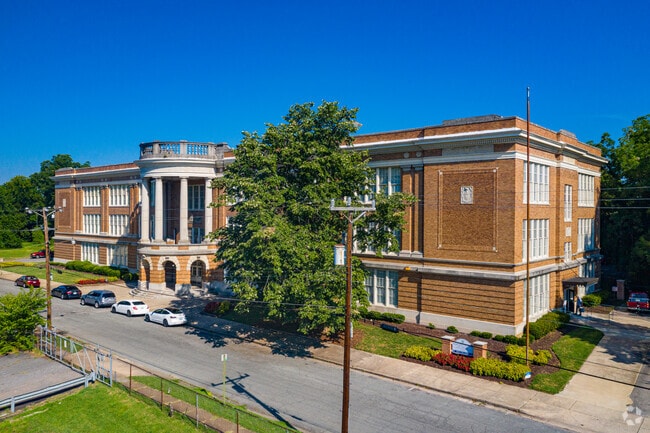 Building Photo - Elora Gardens at Petersburg