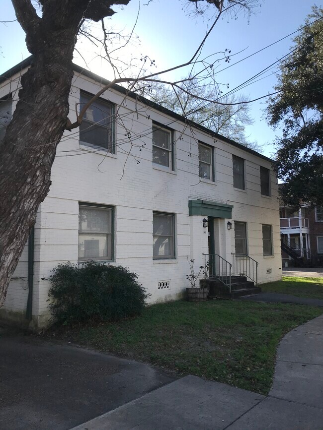 Apt 1 - 3811 Driscoll St