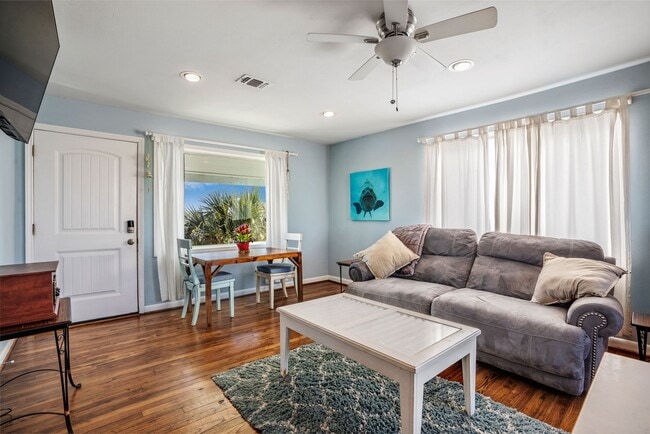 Building Photo - 3827 Las Palmas St
