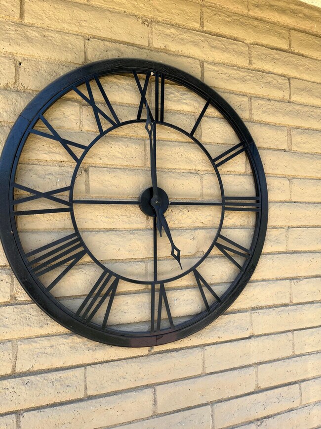 Foto del edificio - 2288 Oakcrest Dr