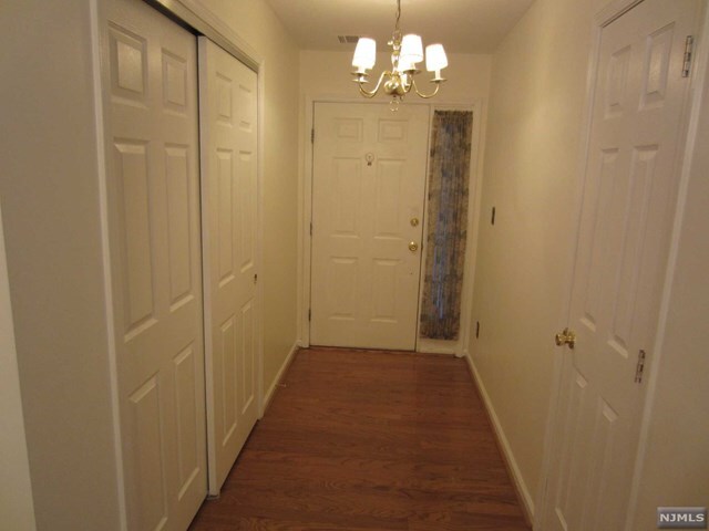 Building Photo - 211 Cambridge Ct