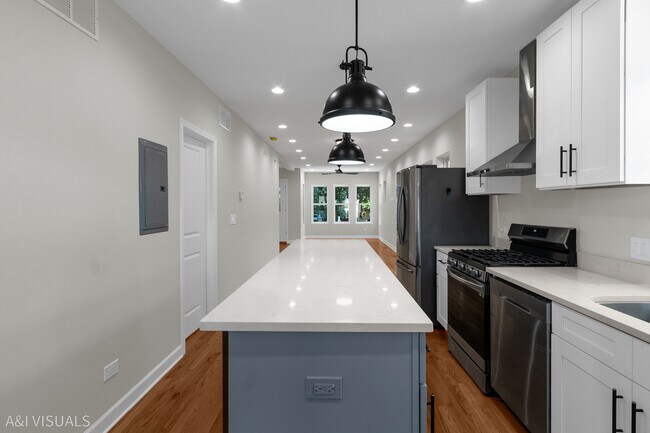 Foto del edificio - 5841 N Medina Ave