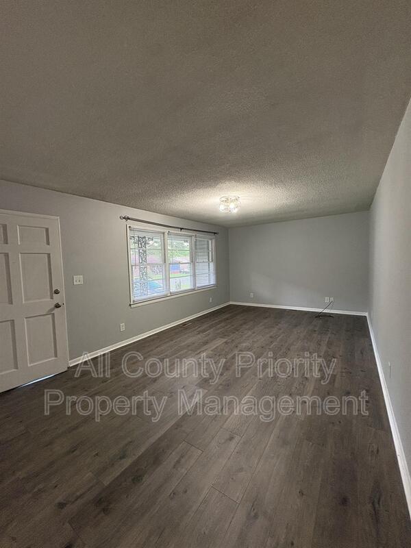 Building Photo - 513 Jones Ave